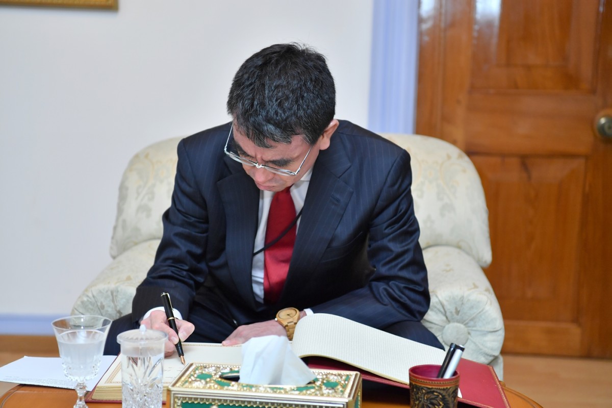 ޖެނުއަރީ 6، 2018 : ޖަޕާނުގެ މިނިސްޓަރ އޮފް ފޮރިން އެފެއާޒް، ރައީސުލްޖުމްހޫރިއްޔާގެ އަރިހަށް ކުރެއްވި އިހްތިރާމުގެ ޒިޔާރަތުގެ ތެރެއިން