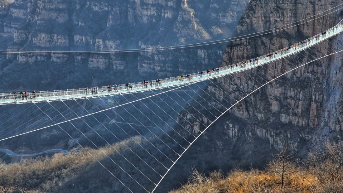 ޖެނުއަރީ 8، 2018: ޗައިނާގައި ބިއްލޫރިން ހަދާފައިވާ އާ ބްރިޖް