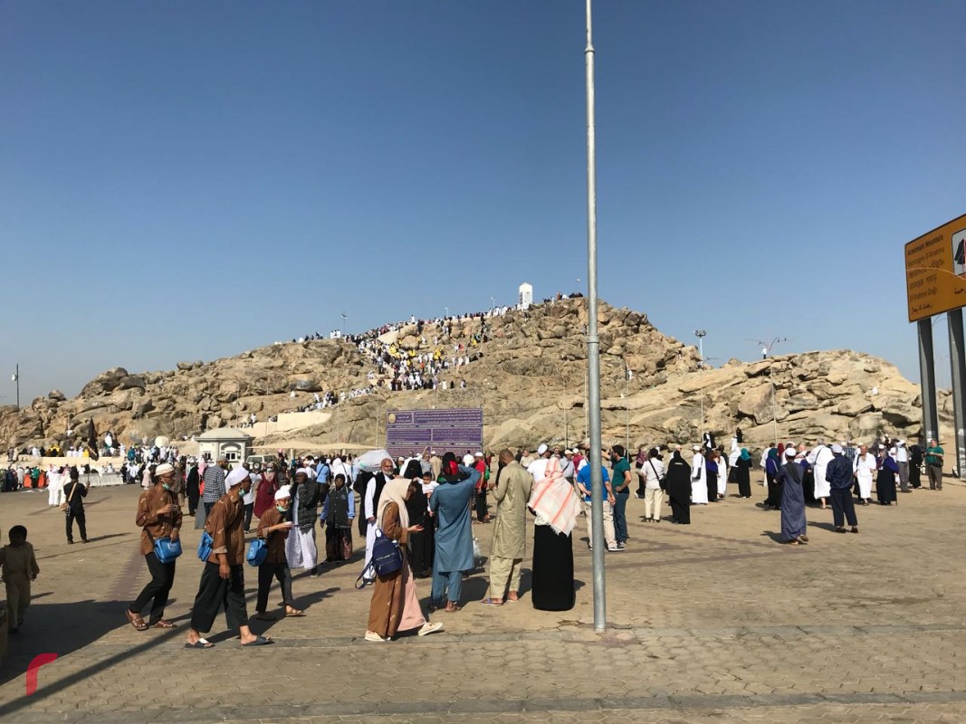 ޖެނުއަރީ 10، 2018: ޖަބަލުއްރަޙްމާ، މިއީ އަރަފާތު ބިމުގައި ވާ ފަރުބަދައެއް. މި ފަރުބަދަ އަކީ ކިރިތި ރަސޫލާ ހައްޖަތުލް ވަދާޢުގެ ހުތުބާ ވިދާޅުވުމަށް ހުންނެވި ފަރުބަދަ