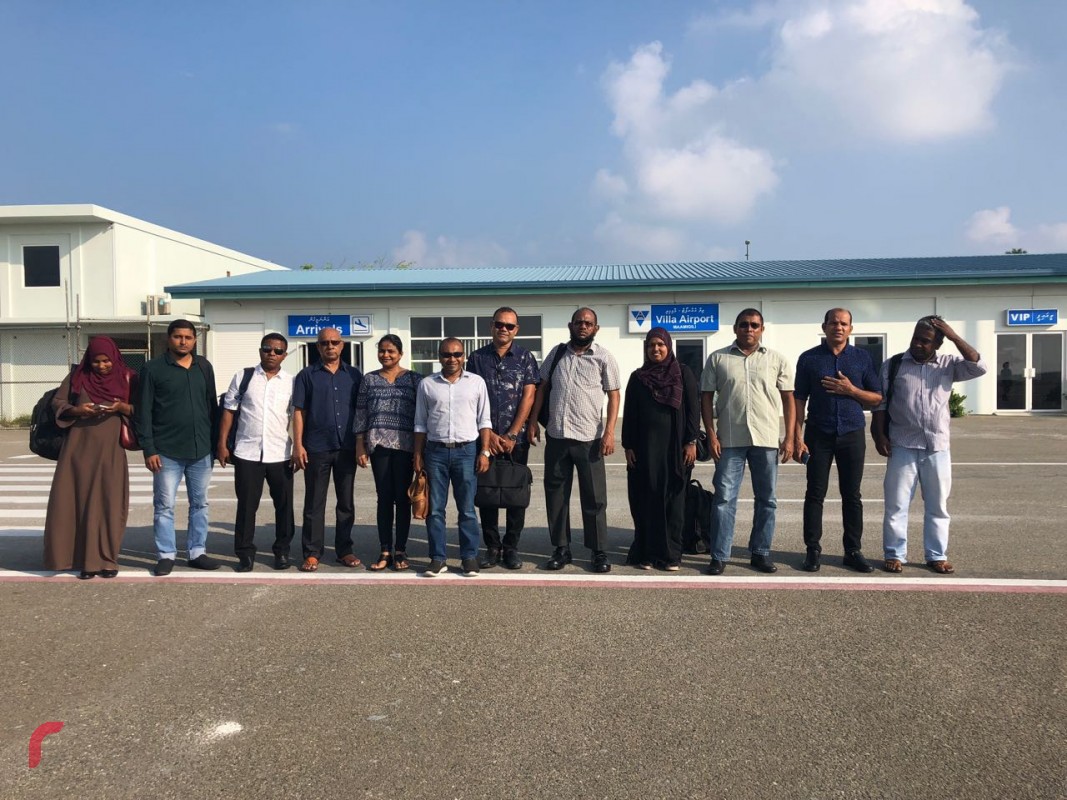 ޖެނުއަރީ 11، 2017: ގުޅިފައިވާ އިއްތިހާދުގެ މެމްބަރުން މާމިގިލިއައް ވަޑައިގެން ފޮޓޯއަކަށް ހުއްޓިލައިގެން، މިއީ މި އަހަރު ބޭއްްވޭ އެންމެ ފުރަތަމަ ސިޔާސީ ބޮޑު ހަރަކާތް