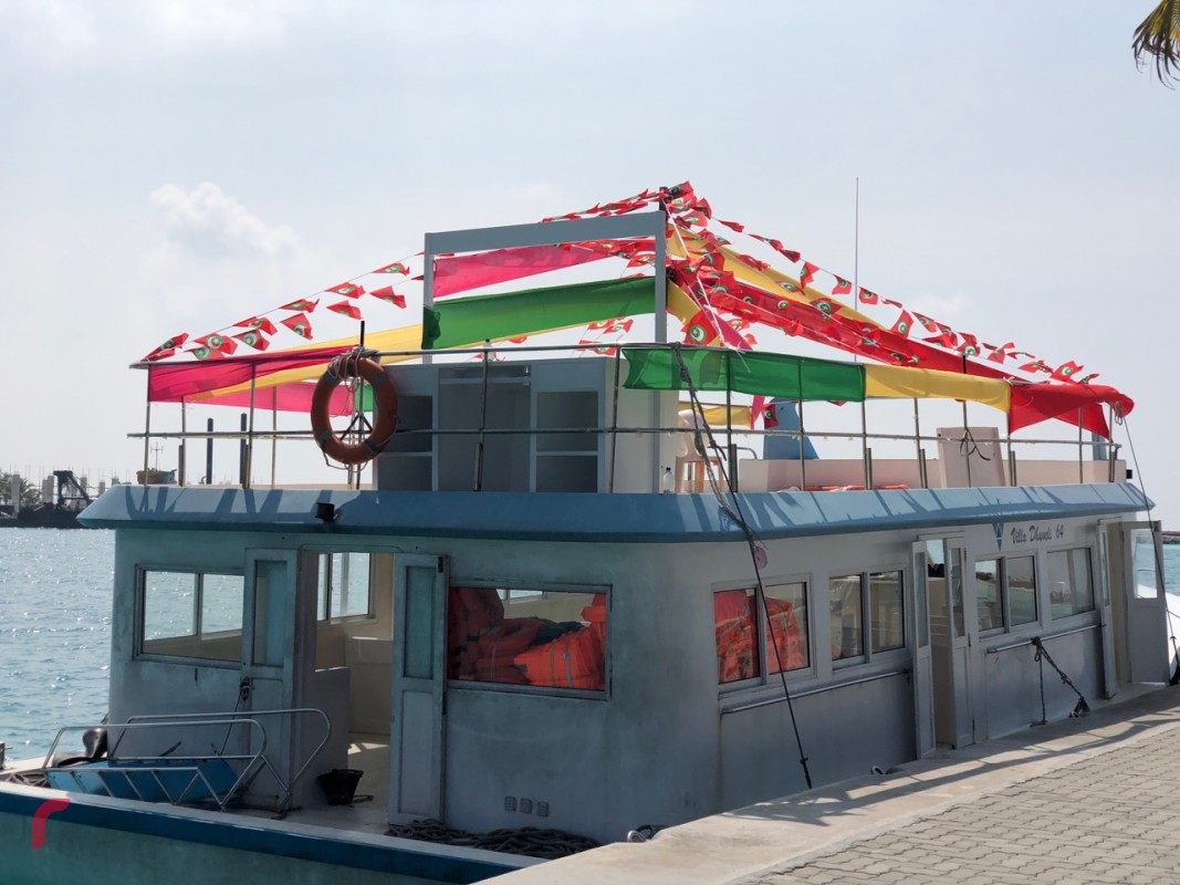 ޖެނުއަރީ 11، 2017: ގުޅިފައިވާ އިއްތިހާދުން މާމިގިލީގައި ބާއްވާ ޖަލްސާއަށް އެ އަތޮޅުގެ އެހެން ރަށަކުން މީހުން ގެނެސްފައިވާ ދޯންޏެއް މާމިގިލީ ފަޅުގައި އަޅާފައި 