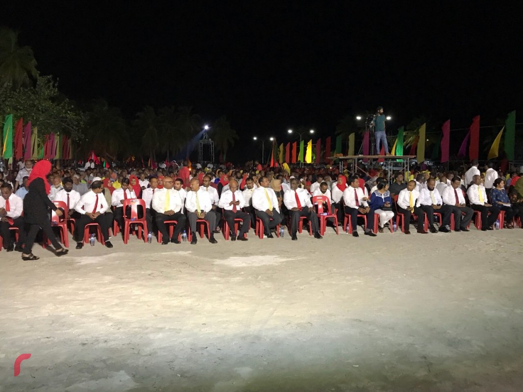 11 ޖެނުއަރީ 2017: ގުޅިފައިވާ އިއްތިހާދުން އިންތިޒާމްކޮށްގެން މާމިގިލީގައި ބޭއްވި ޖަލްސާ: މި ޖަލްސާގައި ގިނަ އަދަދެއްގެ މީހުން ވަނީ ބައިވެރިވެފައި