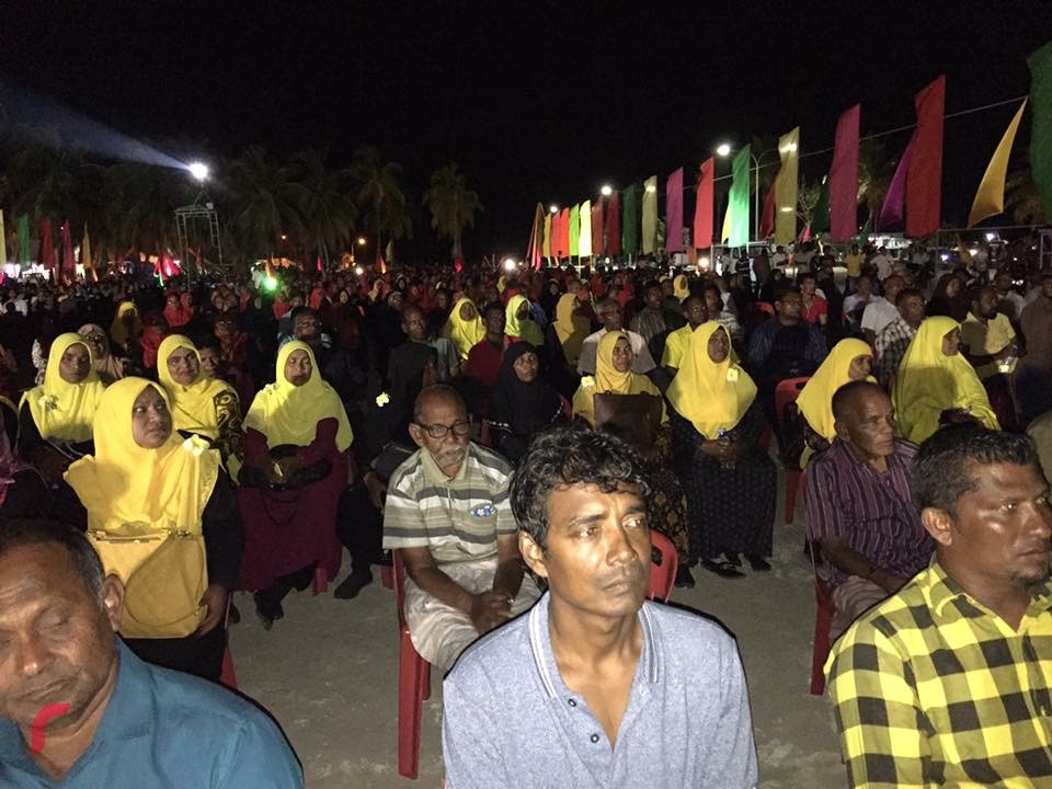 11 ޖެނުއަރީ 2017: ގުޅިފައިވާ އިއްތިހާދުން އިންތިޒާމްކޮށްގެން މާމިގިލީގައި ބޭއްވި ޖަލްސާ، މި ޖަލްސާގައި ގިނަ އަދަދެއްގެ މީހުން ވަނީ ބައިވެރިވެފައި