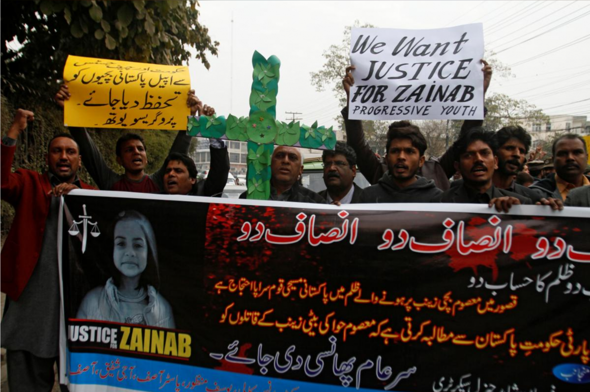 ޖެނުއަރީ 12، 2017: ޕާކިސްތާނުގައި 7 އަހަރުގެ ޒައިނަބް ރޭޕްކޮށް މަރާލުމާއި ގުޅިގެން އެގައުމުގެ ލާހޯރްގައި ބޭއްވި މުޒާހަރާއެއްގެ ތެރެއިން 