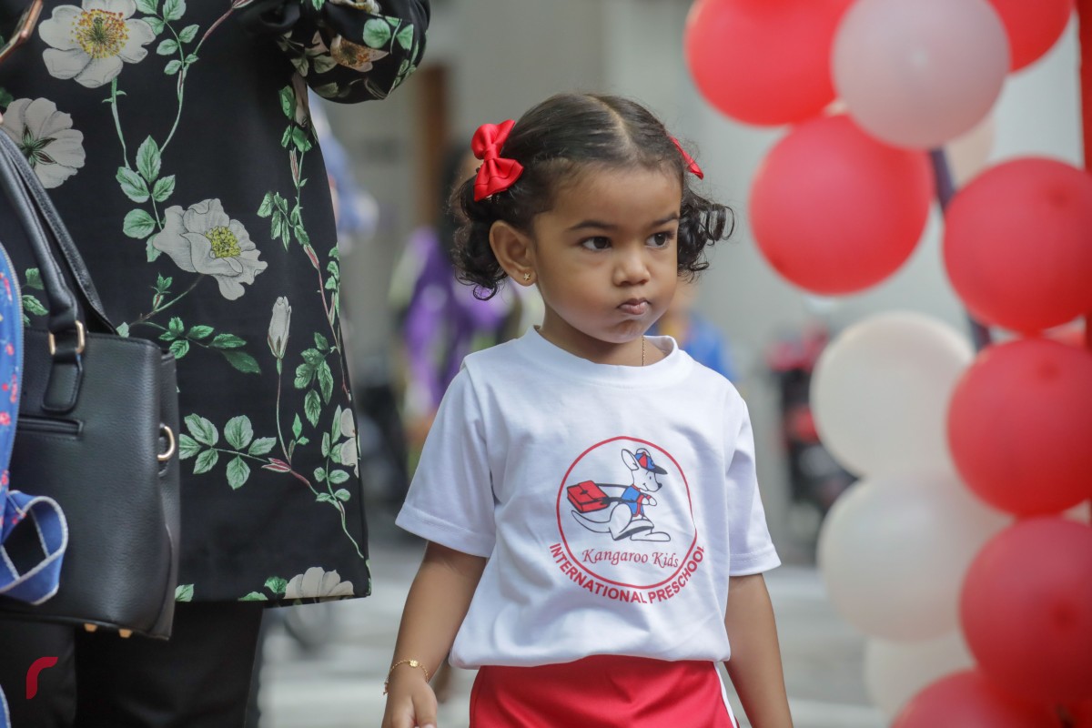 ޖެނުއަރީ 14، 2018: ދިރާސީ އާ އަހަރުގެ ފުރަތަމަ ދުވަހު ކެންގަރޫ ކިޑްސްގެ ދަރިވަރުން ސްކޫލަށް ވަންނަން އަންނަނީ