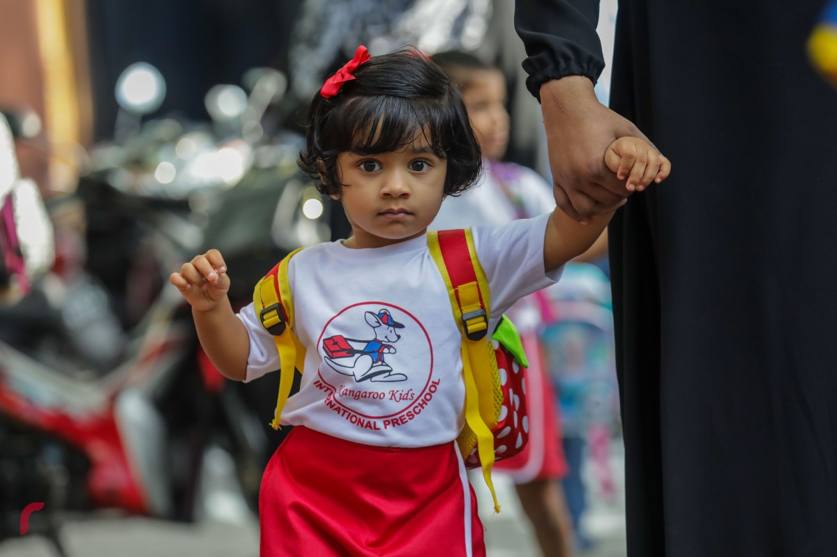 ޖެނުއަރީ 14، 2018: ދިރާސީ އާ އަހަރުގެ ފުރަތަމަ ދުވަހު ކެންގަރޫ ކިޑްސްގެ ދަރިވަރުން ސްކޫލަށް ވަންނަން އަންނަނީ: ޕްރީ ސްކޫލްތަކުގައި މިއަހަރު 7000 އަށް ވުރެ ގިނަ ދަރިވަރުން ތައުލީމު ހާސިލްކުރާނެ