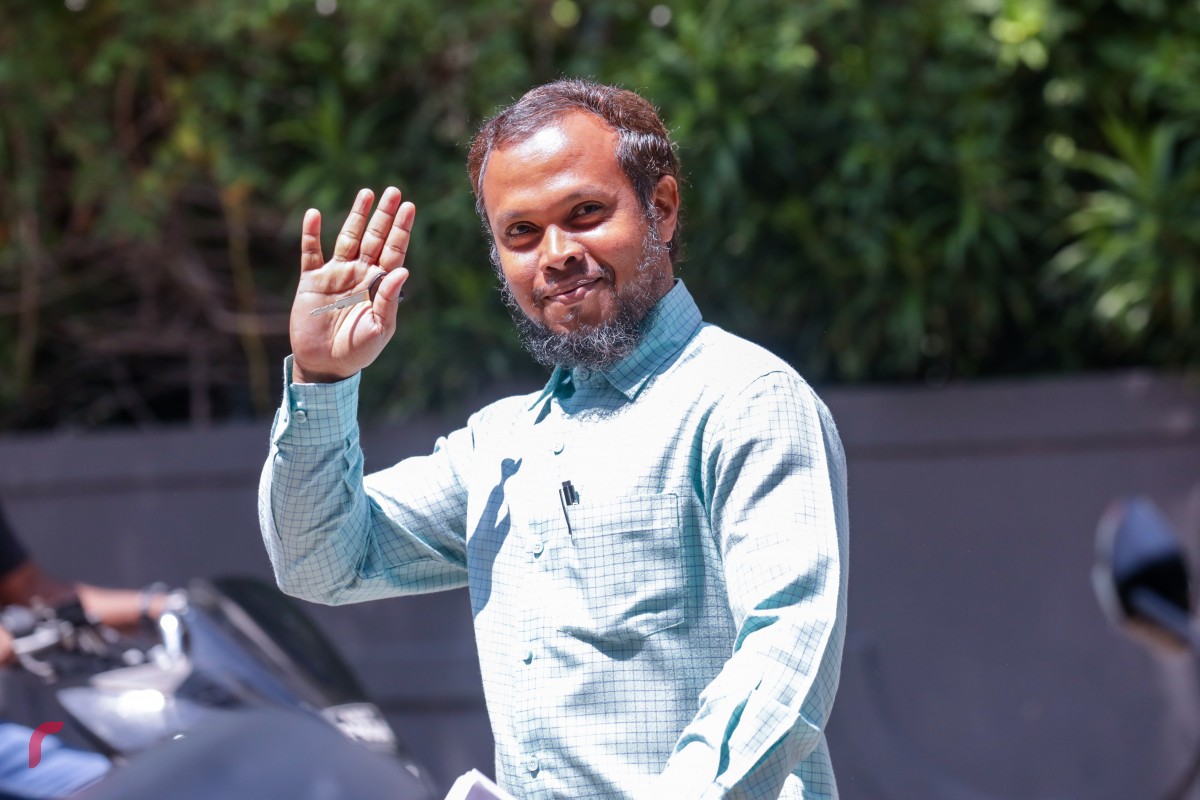 ޖެނުއަރީ 16، 2018: އަރަބިއްޔާ ސްކޫލްގެ ކުރީގެ ޕްރިންސިޕަލް ނަސްރުﷲ މުސްތަފާ، މުސްތަފާ ވަނީ އަބުރުގެއްލުުނު ކަމަށް ދައުވާކޮށް ކޮންމެ ނޫސްވެރިއެއްގެ އަތުން 7 މިލިއަން ރުފިޔާ ހޯދައިދިނުމަށް ދައުވާ ކޮށްފައި