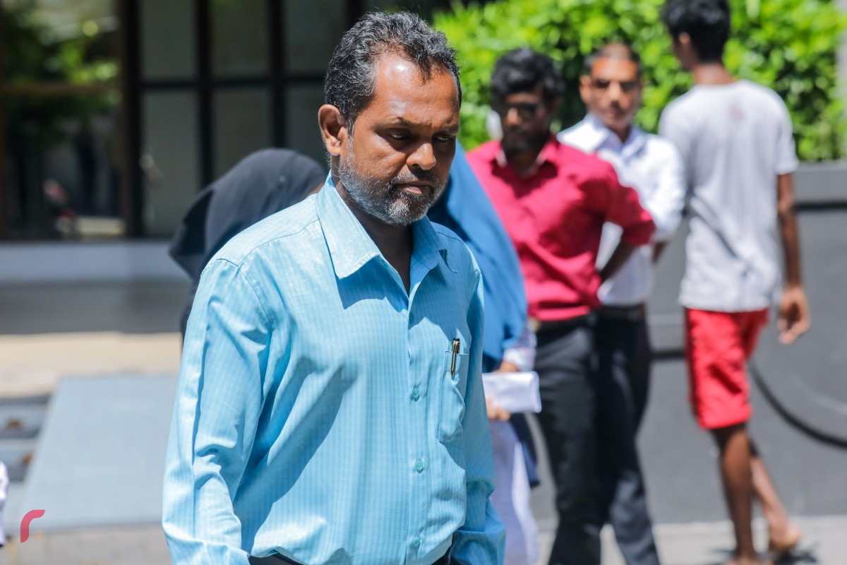 ޖެނުއަރީ 16، 2018: އަރަބިއްޔާ ސްކޫލްގެ ކުރީގެ ޕްރިންސިޕަލް ނަސްރުﷲ މުސްތަފާ "މިހާރު" ނޫހުގެ ނޫސްވެރިންނާއި ދެކޮޅަށް ކުރާ އަބުރު ގެއްލުވާލިކަމުގެ ދައުވާއާ ގުޅިގެން މިހާރު ނޫހުގެ އަޙްމަދު އަބްދުﷲ ސައީދު ސިވިލް ކޯޓަށް ހާޒިރު ވުމަށް ފަހު.