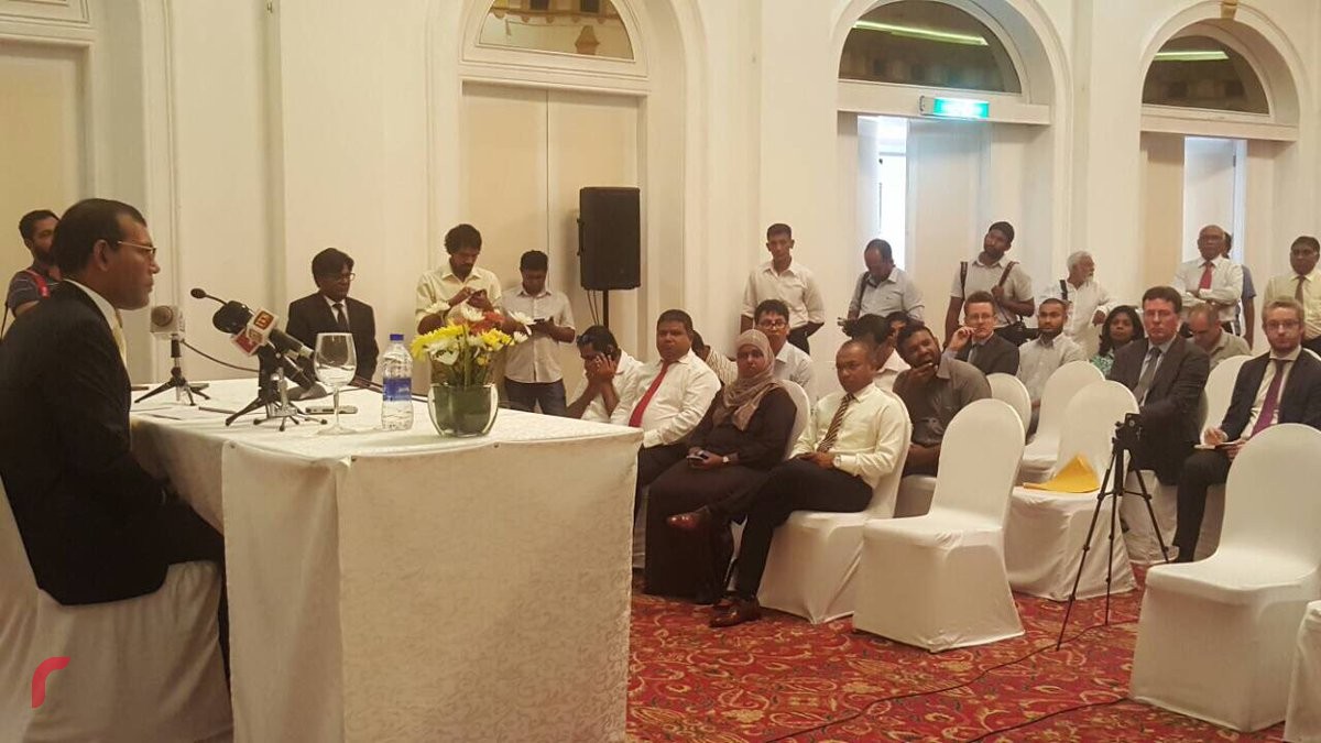 ކޮލަމްބޯ: 22 ޖެނުއަރީ 2018: ކުރީގެ ރައީސް މުޙައްމަދު ނަޝީދު ކޮލަމްބޯގައި ބޭއްވި ނިއުސް ކޮންފަރެންސްގެ ތެރެއިން: މި ހަފްލާގައި އިދިކޮޅު ގިނަ އަދަދެއްގެ ފަރާތްތަކުން ވަނީ ބައިވެރިވެ ވަޑައިގެންފައި