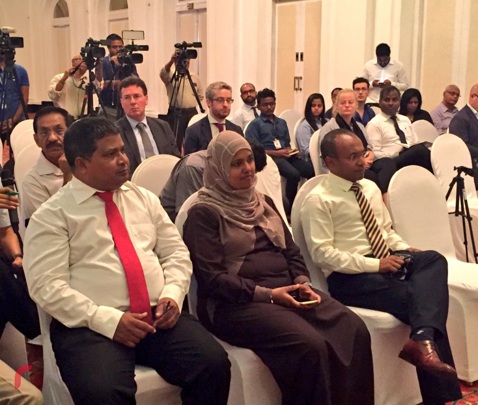 ކޮލަމްބޯ: 22 ޖެނުއަރީ 2018: ކުރީގެ ރައީސް މުޙައްމަދު ނަޝީދު ކޮލަމްބޯގައި ބޭއްވި ނިއުސް ކޮންފަރެންސްގެ ތެރެއިން: މިނިވަން އިންސާފުވެރި އިންތިހާބެއް ހޯއްދެވުމަށް މަސައްކަތް ކުރައްވަމުން ގެންދަވާ ކަމަށް އެ މަނިކުފާނު ވިދާޅުވި