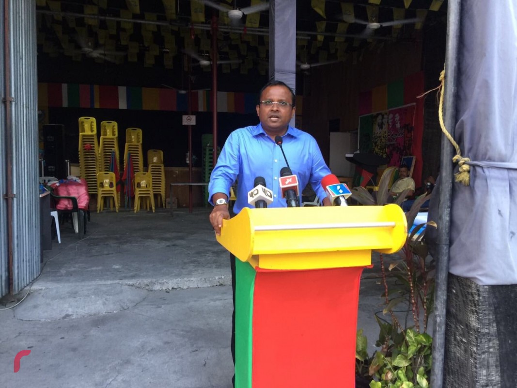 ޖެނުއަރީ 23، 2018: ގުޅިފައިވާ އިއްތިހާދުން އިންތިޒާމްކޮށްގެން އެމްޑީޕީ ހަރުގެ ސަރަހައްދުގައި ކުރިއަށްގެންދިޔަ ހަރަކާތުގައި އަބްދުﷲ ރިޔާޒް ވާހަކަ ދައްކަވަނީ