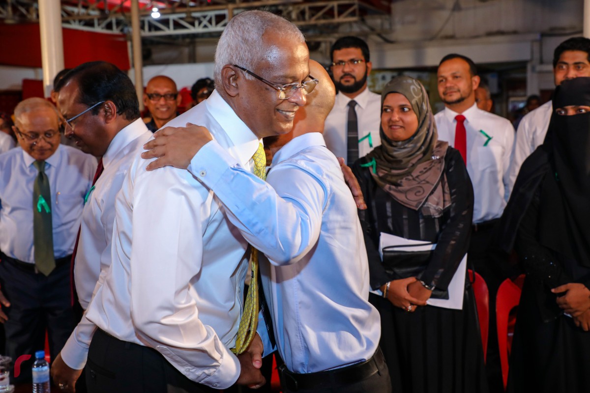 ޖެނުއަރީ 25، 2018: އަދާލަތު ޕާޓީގެ ރައީސް ޝެއިޚް އިމްރާން ޖަލު ބަންދުގައި ހުންނަވާތާ 1000 ދުވަސް ފުުރުމާ ގުޅިގެން އިދިކޮޅު އިއްތިހާދުން ކުނޫޒުގައި ބޭއްވި ޖަލްސާގެ ތެރެއިން 