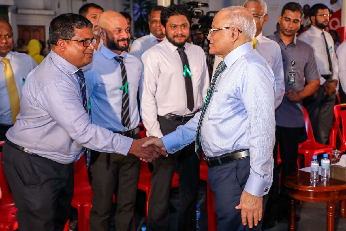 ޖެނުއަރީ 25، 2018: އަދާލަތު ޕާޓީގެ ރައީސް ޝެއިޚް އިމްރާން ޖަލު ބަންދުގައި ހުންނަވާތާ 1000 ދުވަސް ފުުރުމާ ގުޅިގެން އިދިކޮޅު އިއްތިހާދުން ކުނޫޒުގައި ބޭއްވި ޖަލްސާގެ ތެރެއިން 
