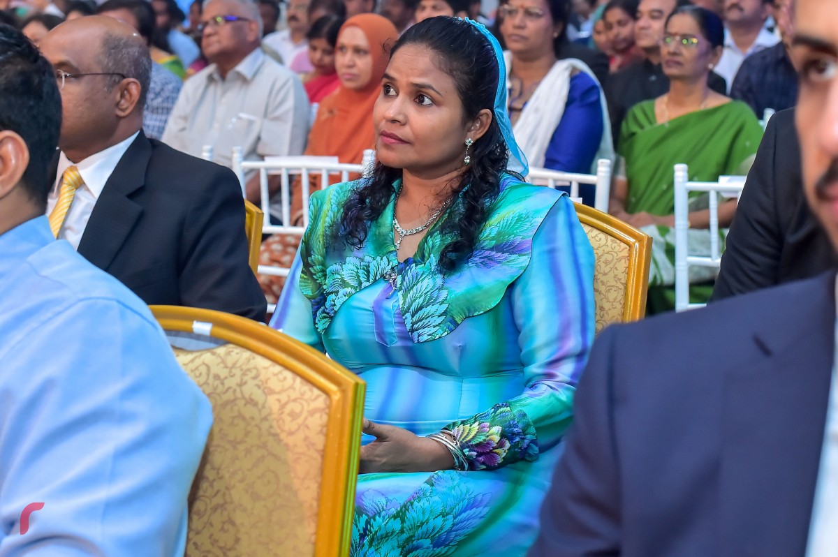 ޖެނުއަރީ 26، 2018 : އިންޑިއާގެ 69 ވަނަ ޖުމްހޫރީ ދުވަހުގެ މުނާސަބަތުގައި ޣިޔާސުއްދީން އިންޓަނޭޝަނަލް ސްކޫލްގައި ބޭއްވި ހާއްސަ ހަފްލާގައި ޕީޕީއެމްގެ ރައީސް މައުމޫން ފެކްޝަންގެ ނައިބު ރައީސާ ނާދިރާ ބައިވެރިވެ ވަޑައިގަންނަވަނީ -- ފޮޓޯ: މުހައްމަދު ޝަރުހާން