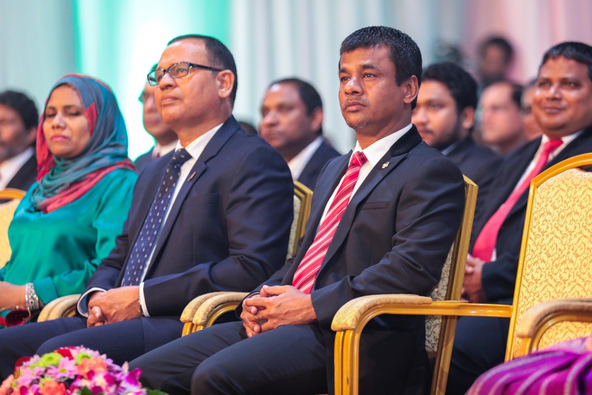 ޖެނުއަރީ 26، 2018 : އިންޑިއާގެ 69 ވަނަ ޖުމްހޫރީ ދުވަހުގެ މުނާސަބަތުގައި ޣިޔާސުއްދީން އިންޓަނޭޝަނަލް ސްކޫލްގައި ބޭއްވި ހާއްސަ ހަފްލާގައި ހެލްތް މިނިސްޓަރު ނާޒިމް އަދި ޑިފެންސް މިނިސްޓަރު އާދަމް ޝަރީފް އުމަރު ބައިވެރިވެ ވަޑައިގަންނަވަނީ -- ފޮޓޯ: މުހައްމަދު ޝަރުހާން