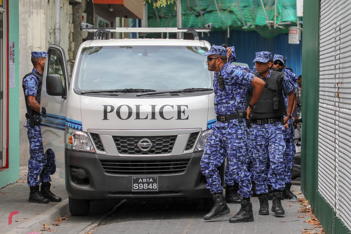 މަގުމަތީގައި ފުލުހުންތަކެއް ހަރަކާތްތެރިވަނީ