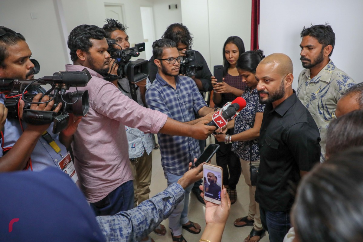 ޖެނުއަރީ 27، 2018: ފާރިސް މައުމޫން މ. ސްނޯ ރޯސްގައި ނޫސްވެރިންނަށް މައުލޫމާތު ދެއްވަނީ، ފާރިސް ވަނީ އަނިޔާވެރިކަމާއި ބޭއިންސާފާއި ދެކޮޅަށް އެންމެންވެސް ތެދުވުމަށް އިލްތިމާސް ކުރައްވާފައި -- ފޮޓޯ: މުހައްމަދު ޝަރުހާން