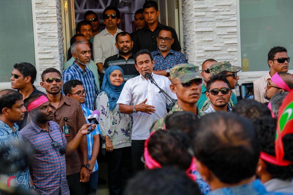 ފެބްރުއަރީ 3، 2018: ސުޕްރީމް ކޯޓުން ނެރުނު ކުއްލި އަމުރާއެކު ރައީސް ޔާމީންއަށް ތާއީދު އޮތްކަން ދެއްކުމަށް ވެސްޓް ޕާކް ސަރަހައްދު ޖަގަހައިގައި ބޭއްވި އެއްވުމުގެ ތެރެއިން -- ފޮޓޯ: މުހައްމަދު ޝަރުހާން