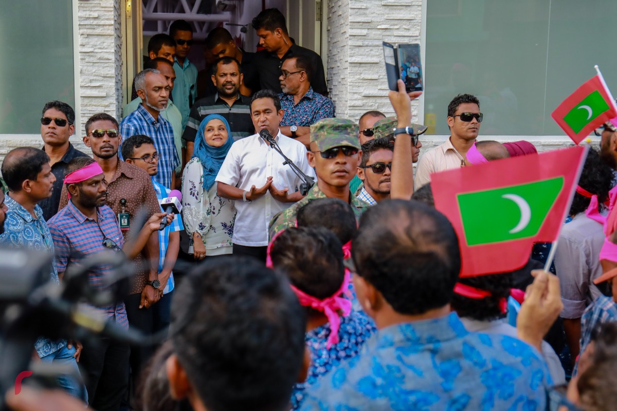 ފެބްރުއަރީ 3، 2018: ސުޕްރީމް ކޯޓުން ނެރުނު ކުއްލި އަމުރާއެކު ރައީސް ޔާމީންއަށް ތާއީދު އޮތްކަން ދެއްކުމަށް ވެސްޓް ޕާކް ސަރަހައްދު ޖަގަހައިގައި ބޭއްވި އެއްވުމުގެ ތެރެއިން -- ފޮޓޯ: މުހައްމަދު ޝަރުހާން
