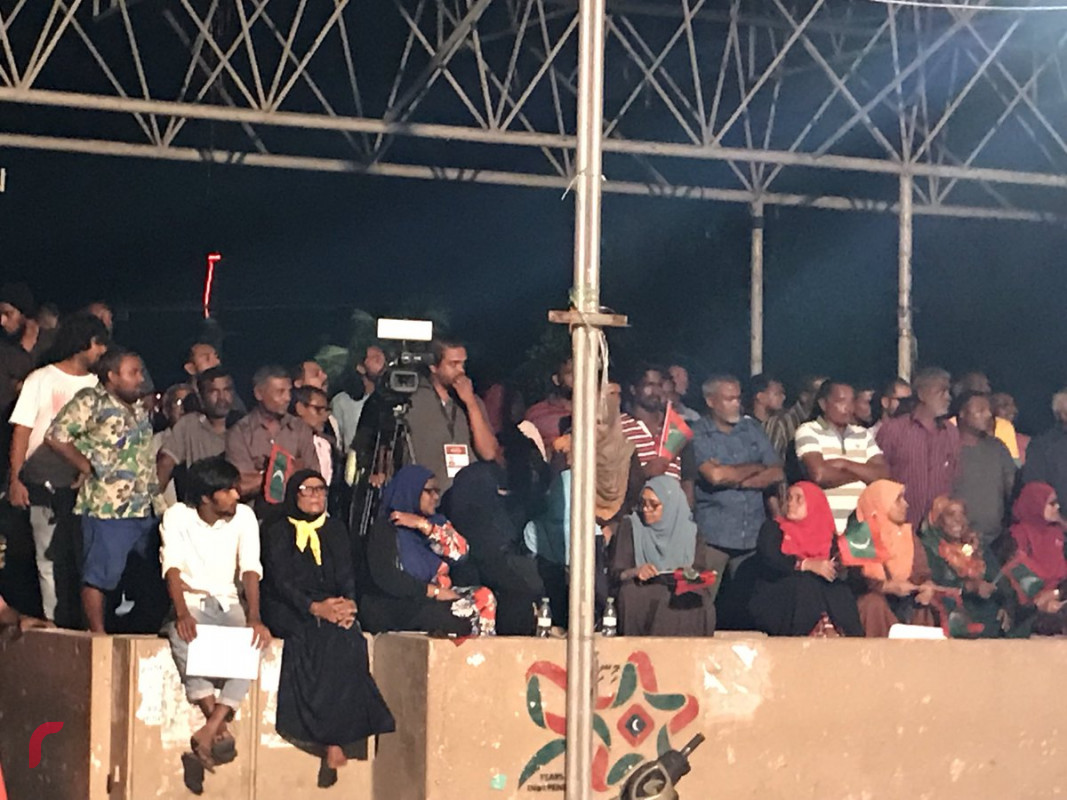 ފެބްރުއަރީ 9، 2018: ގުޅިފައިވާ އިއްތިހާދުގެ މެމްބަރުން އެމްޑީޕީ ހަރުގެ ސަރަހައްދުގައި ބޭއްވި އެއްވުމުގެ ތެރެއިން، މި އެއްވުމުގައި ސުޕްރީމް ކޯޓުގެ ނިންމުން ތަންފީޒުކުރުމަށް ގޮވާލައި އަޑުއުފުލާފައިވޭ