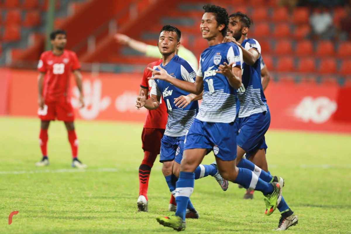 ފެބްރުއަރީ 13، 2018: އޭއެފްސީ ކަޕް ޕްލޭ އޮފްގައި ބެންގަލޫރު އެފްސީއާއި ޓީސީ ސްޕޯޓްސް ކްލަބް ބައްދަލުކުރި މެޗްގައި ބެންގަލޫރު އެފްސީ އިން ލަނޑެއް ޖެހުމަށްފައި އުފާ ފާޅުކުރަނީ،  މި މެޗް 3-2 އިން ކާމިޔާބުކޮށްފައިވަނީ ބެންގަލޫރު އެފްސީ އިންނެވެ.