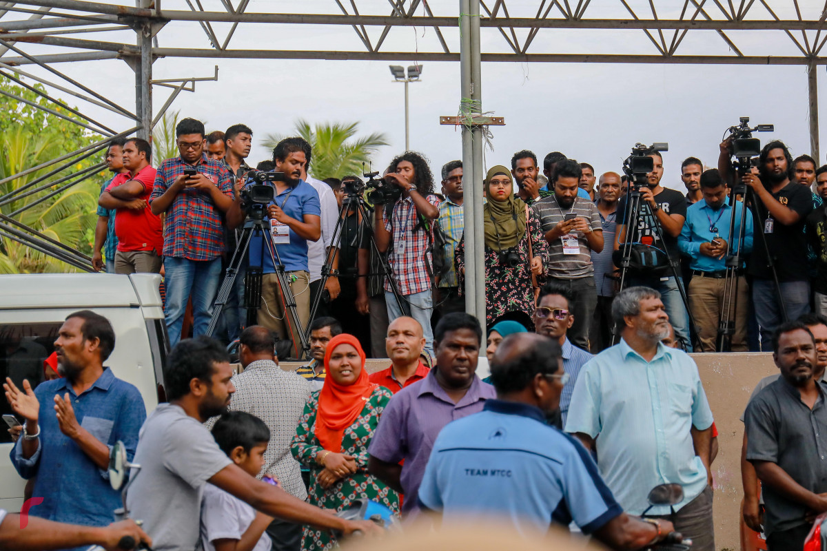 ފެބްރުއަރީ 16، 2018: ސުޕްރީމް ކޯޓުގެ އަމުރު ތަންފީޒުކުރުމަށް ގޮވާލައި ގުޅިފައިވާ އިއްތިހާދުުން މާލޭގައި ކުރާ މުޒާހަރާގެތެރެއިން