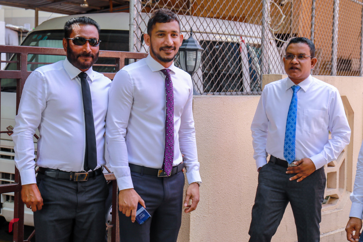 ފެބްރުއަރީ 19، 2018: ސުޕްރީމް ކޯޓުގެ އަމުރާއި ގުޅިގެން 15 ދުވަހުގެ ކުއްލި ހާލަތް އިއުލާންކޮށް، އެކަމާމެދު ގޮތެއް ނިންމުމަށް މަޖިލީހުގައި ބޭއްވި ކުއްލި ޖަލްސާއަަށް ސަރުކާރަށް ތާއީދު ކުރަށްވާ މަޖިލިސް މެމްބަރުން ވަޑައިގަންނަވަނީ- ފޮޓޯ: މުހައްމަދު ޝަރުހާން