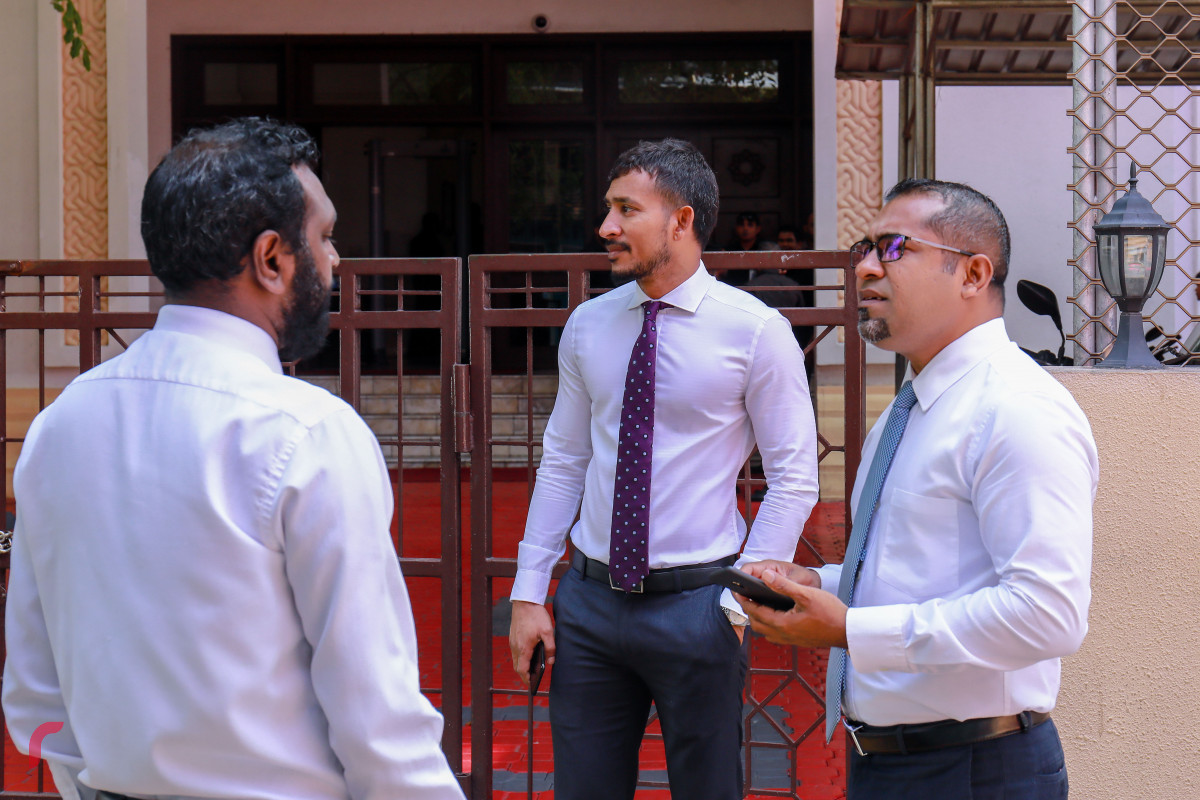 ފެބްރުއަރީ 19، 2018: ސުޕްރީމް ކޯޓުގެ އަމުރާއި ގުޅިގެން 15 ދުވަހުގެ ކުއްލި ހާލަތް އިއުލާންކޮށް، އެކަމާމެދު ގޮތެއް ނިންމުމަށް މަޖިލީހުގައި ބޭއްވި ކުއްލި ޖަލްސާއަަށް ސަރުކާރަށް ތާއީދު ކުރަށްވާ މަޖިލިސް މެމްބަރުން ވަޑައިގަންނަވަނީ- ފޮޓޯ: މުހައްމަދު ޝަރުހާން