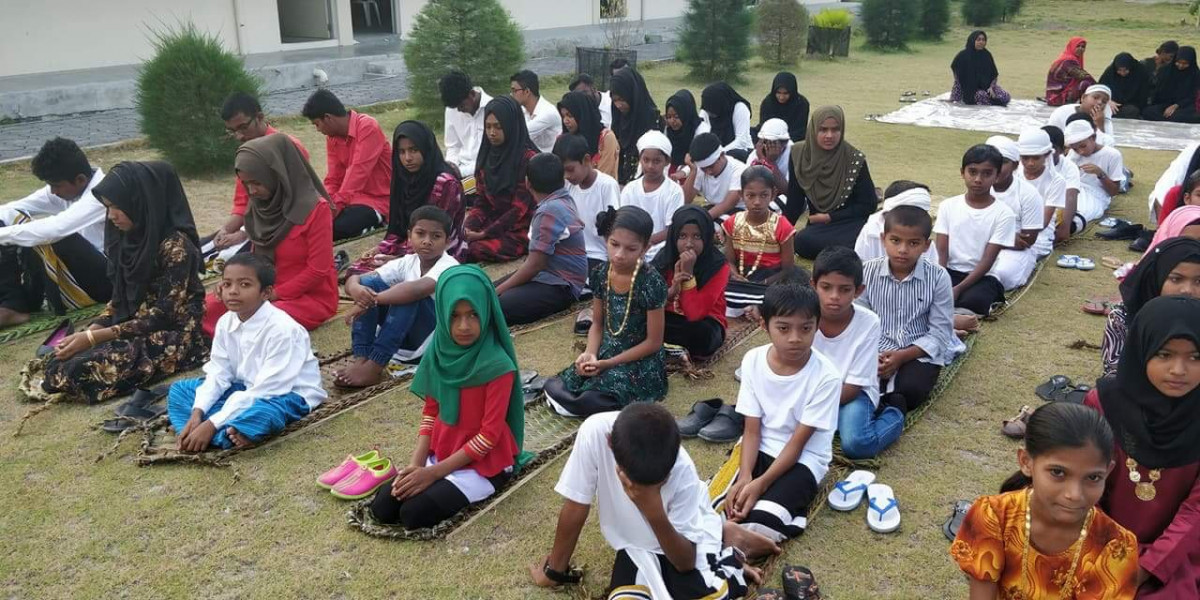 ފެބްރުއަރީ 21، 2018: ރާއްޖޭގެ ސްކޫލްތަކުގައި ބައިނަލްއަގްވާމީ މާދަރީ ބަހުގެ ދުވަސް ފާހަގަ ކުރުމުގެ ގޮތުން ޙާއްސަ ހަރަކާތްތަކެއް ކުރިއަށް ގެންދަނީ