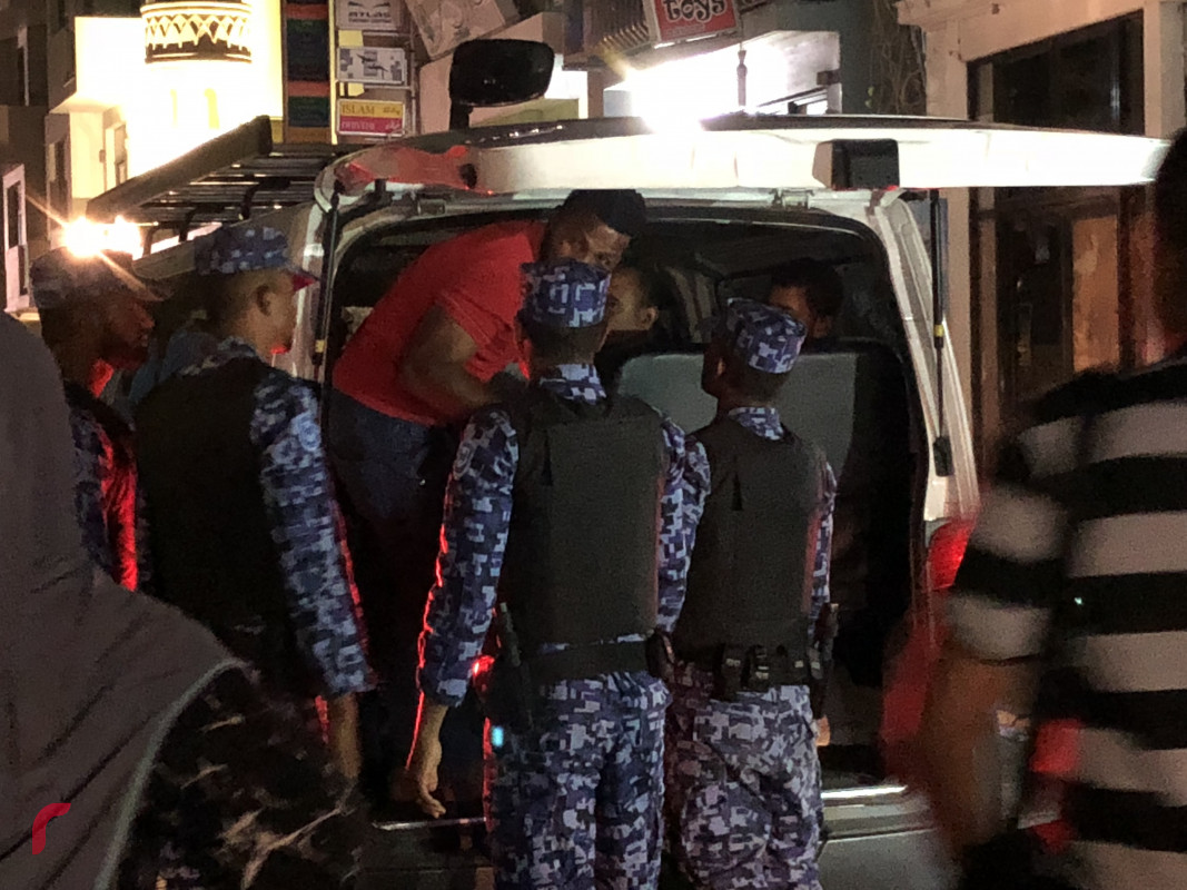 ފެބްރުއަރީ 27، 2018 : ގުޅިފައިވާ އިއްތިހާދުން ކުނޫޒު ސަރަހަށްދުގައި ކުރިއަށްގެންދިޔަ އެއްވުމުގެ ތެރެއިން މީހަކު ހައްޔަރުކޮށްގެން ގެންދަނީ