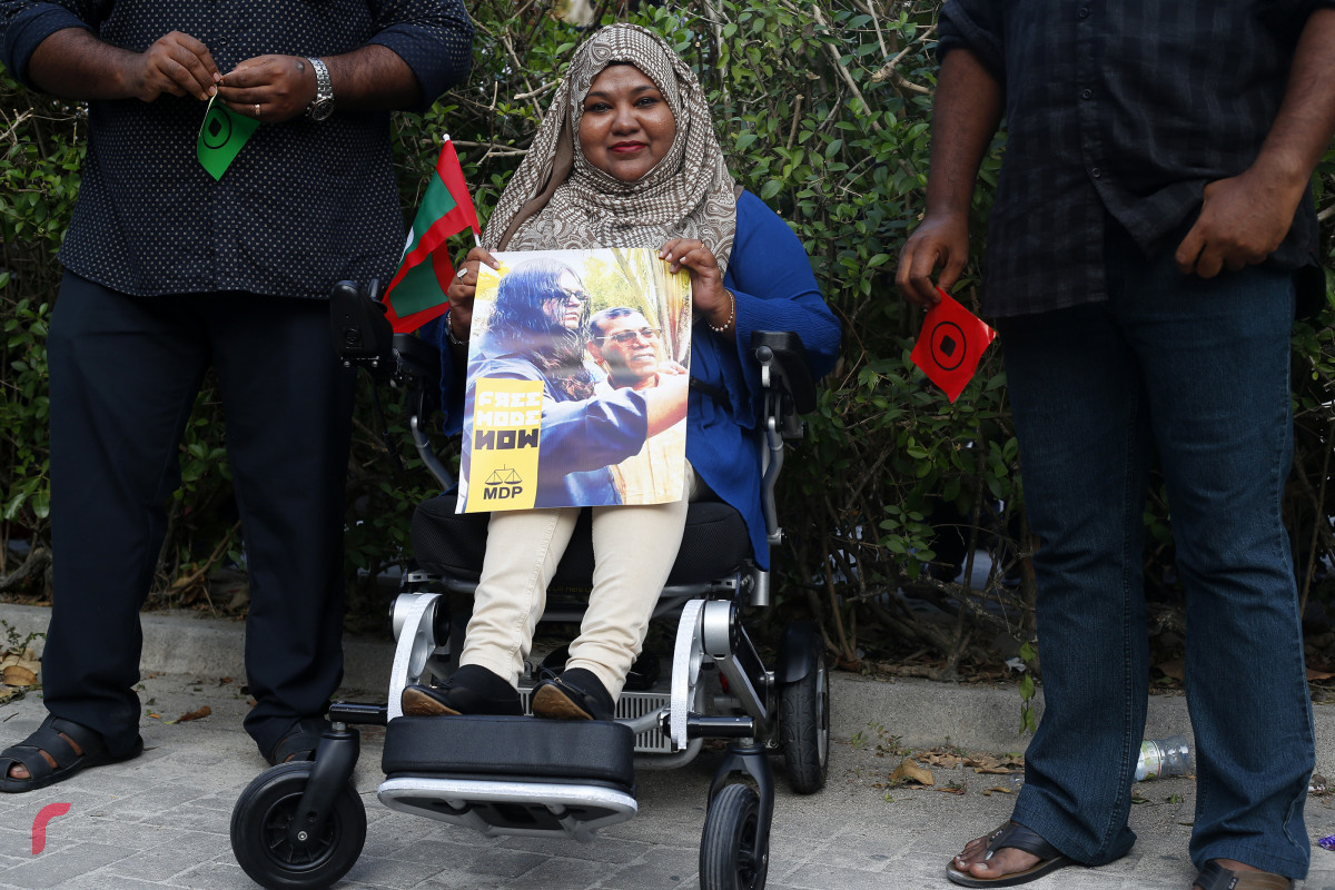 ލާމު ލިންކު ރޯޑުގައި ކުރިއަށް ދިޔަ ވެހިކަލް ބުރު ސިފައިންވަނީ ހުއްޓުވާފައެވެ