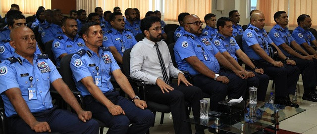 ސަރުކާރުން ކުރިއަށްގެންދާ ހިޔާ މަޝްރޫއުގެ ތެރެއިން ފުލުހުންނަށް 300 ފްލެޓް ހަމަޖައްސަވާ ދެއްވާފައިވާ ކަމަށް ހޯމް މިނިސްޓަރ އަޒްލީން އަހުމަދު ވިދާޅުވެފައިވޭ