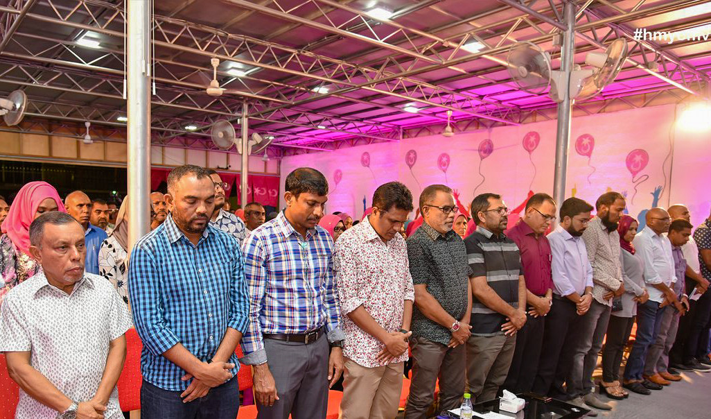 މާރޗް 22، 2018: ޕީޕީއެމް ރުމާލު 2 ޖަގަހައިގައި ކުރިއަށްގެންދިޔަ ޖަލްސާގެ ތެރެއިން، މި ޖަލްސާގައި ސަރުކާރަތް ނިސްބަތްވާ ގިނަ މަޖިލިސް މެމްބަރުންނާއި ސަރުކާރު ކުންފުނި ތަކުގެ އިސްވެރިން ވަނީ ބައިވެރިވެ ވަޑައިގެންފައި -- ފޮޓޯ: ޓްވިޓާ/އެޗްއެމްވައިސީ