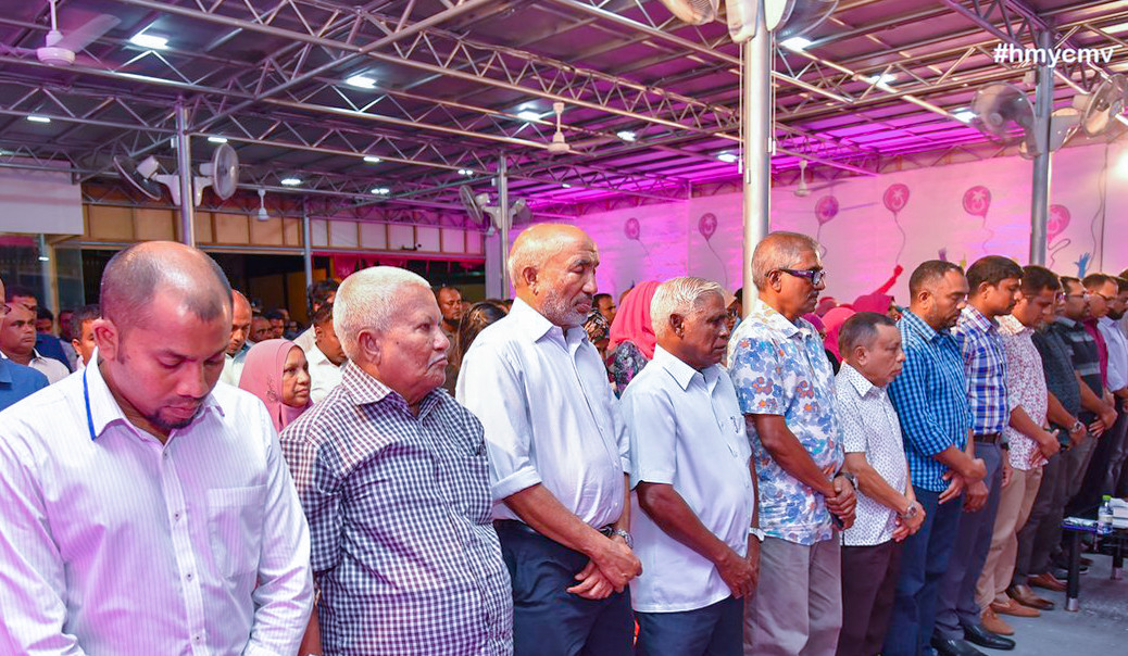 މާރޗް 22، 2018: ޕީޕީއެމް ރުމާލު 2 ޖަގަހައިގައި ކުރިއަށްގެންދިޔަ ޖަލްސާގެ ތެރެއިން، މި ޖަލްސާގައި ސަރުކާރަތް ނިސްބަތްވާ ގިނަ މަޖިލިސް މެމްބަރުންނާއި ސަރުކާރު ކުންފުނި ތަކުގެ އިސްވެރިން ވަނީ ބައިވެރިވެ ވަޑައިގެންފައި -- ފޮޓޯ: ޓްވިޓާ/އެޗްއެމްވައިސީ