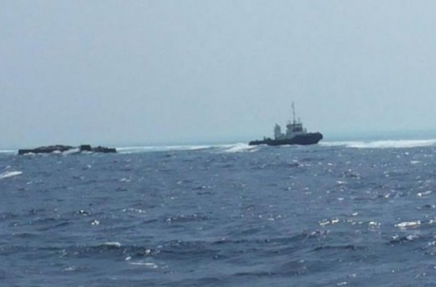 ފުށިދިއްގަރު ފަރަށް ދެ ބޯޓު އަރާފައި