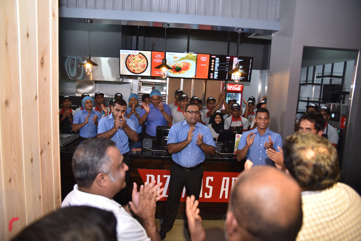 މާރޗް 28، 2018: ޕިއްޒާ ހަޓްގެ އައުޓްލެޓްއެއް މާލޭގައި ހުޅުވުމުގެ ރަސްމިއްޔާތުގެ ތެރެއިން