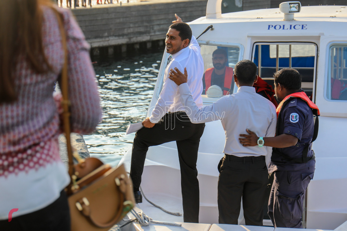 ގަލޮޅު ދެކުނު ދާއިރާގެ މެންބަރު އަހުމަދު މަޚްލޫފް