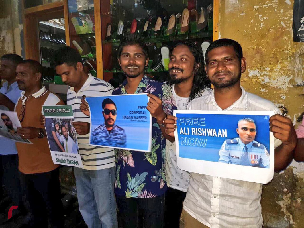 އޭޕްރިލް 14، 2015: ގުޅިފައިވާ އިއްތިހާދުގެ މެމްބަރުން ކުނޫޒް ސަރަހައްދުުގައި ކުރިއަށް ގެންދިޔަ އެއްވުމުގެ ތެރެއިން، މި އެއްވުމުގައި ގިނަ އަދަދެއްގެ މީހުން ވަނީ ބައިވެރިވެފައި