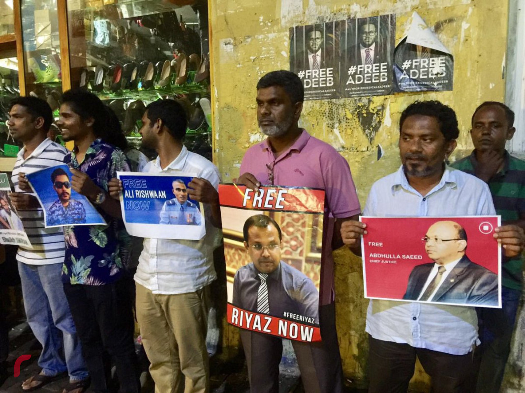 އޭޕްރިލް 14، 2015: ގުޅިފައިވާ އިއްތިހާދުގެ މެމްބަރުން ކުނޫޒް ސަރަހައްދުުގައި ކުރިއަށް ގެންދިޔަ އެއްވުމުގެ ތެރެއިން، މި އެއްވުމުގައި ގިނަ އަދަދެއްގެ މީހުން ވަނީ ބައިވެރިވެފައި