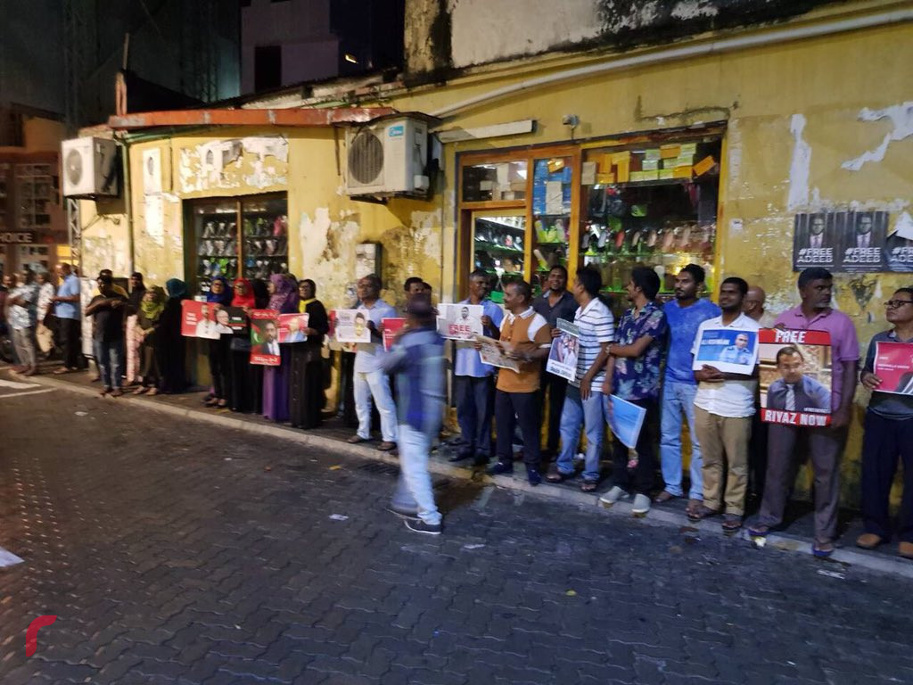 އޭޕްރިލް 14، 2015: ގުޅިފައިވާ އިއްތިހާދުގެ މެމްބަރުން ކުނޫޒް ސަރަހައްދުުގައި ކުރިއަށް ގެންދިޔަ އެއްވުމުގެ ތެރެއިން، މި އެއްވުމުގައި ގިނަ އަދަދެއްގެ މީހުން ވަނީ ބައިވެރިވެފައި