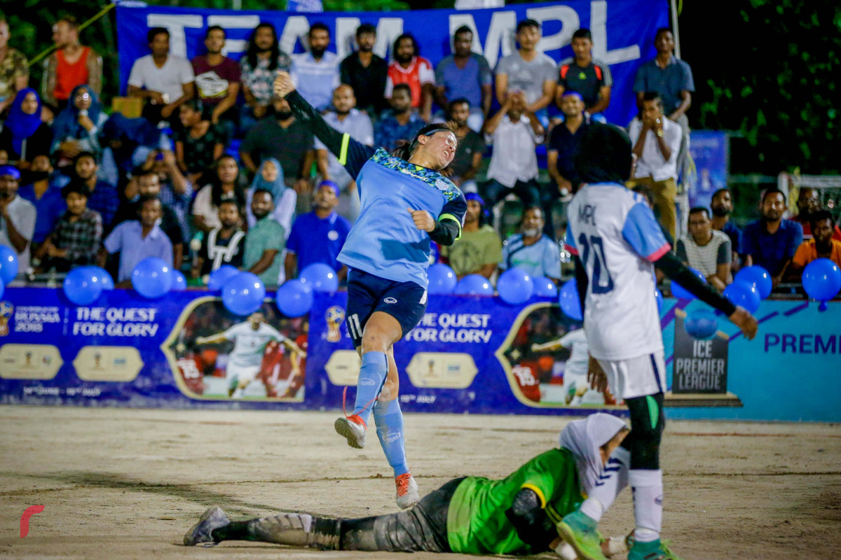 އޭޕްރިލް 17، 2018: ކްލަބް މޯލްޑިވްސް ކަޕްގެ ފައިނަލްގައި އެމްޕީއެލް އާއި ޕޮލިސް ބައްދަލުކުރި މެޗްގެ ތެރެއިން، އެމްޕީއެލް ޗެމްޕިއަންކަން ހޯދާފައި ވަނީ ޕެނަލްޓީ ޖަހައިގެން ޕޮލިސް ކްލަބް ބަލިކޮށްގެންނެވެ.