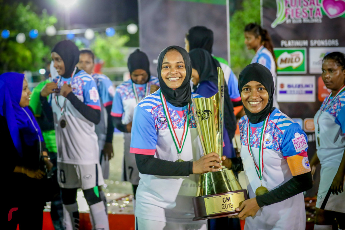 އޭޕްރިލް 17، 2018: ކްލަބް މޯލްޑިވްސް ކަޕްގެ ފައިނަލްގައި އެމްޕީއެލް އާއި ޕޮލިސް ބައްދަލުކުރި މެޗްގައި އެމްޕީއެލް ޗެމްޕިއަންކަން ހޯދުމަށްފަހު އުފާފާޅުކުރަނީ