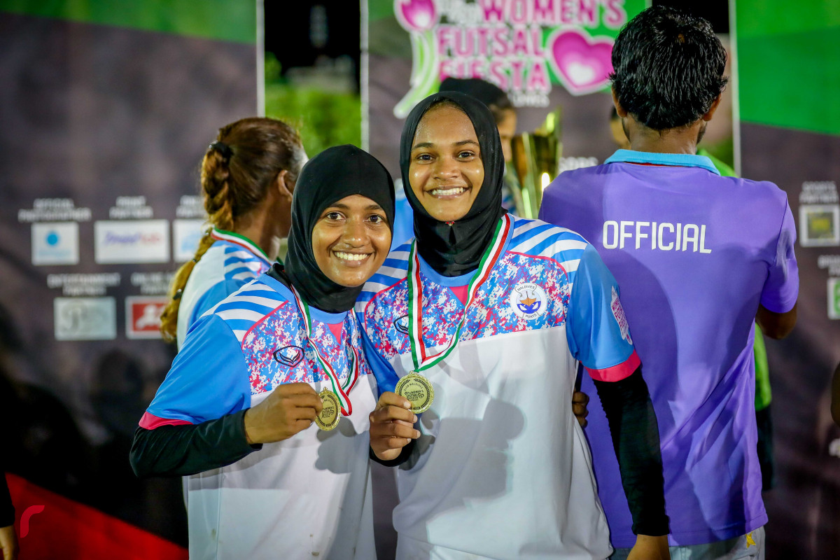 އޭޕްރިލް 17، 2018: ކްލަބް މޯލްޑިވްސް ކަޕްގެ ފައިނަލްގައި އެމްޕީއެލް އާއި ޕޮލިސް ބައްދަލުކުރި މެޗްގައި އެމްޕީއެލް ޗެމްޕިއަންކަން ހޯދުމަށް ފަހު އުފާފާޅުކުރަނީ