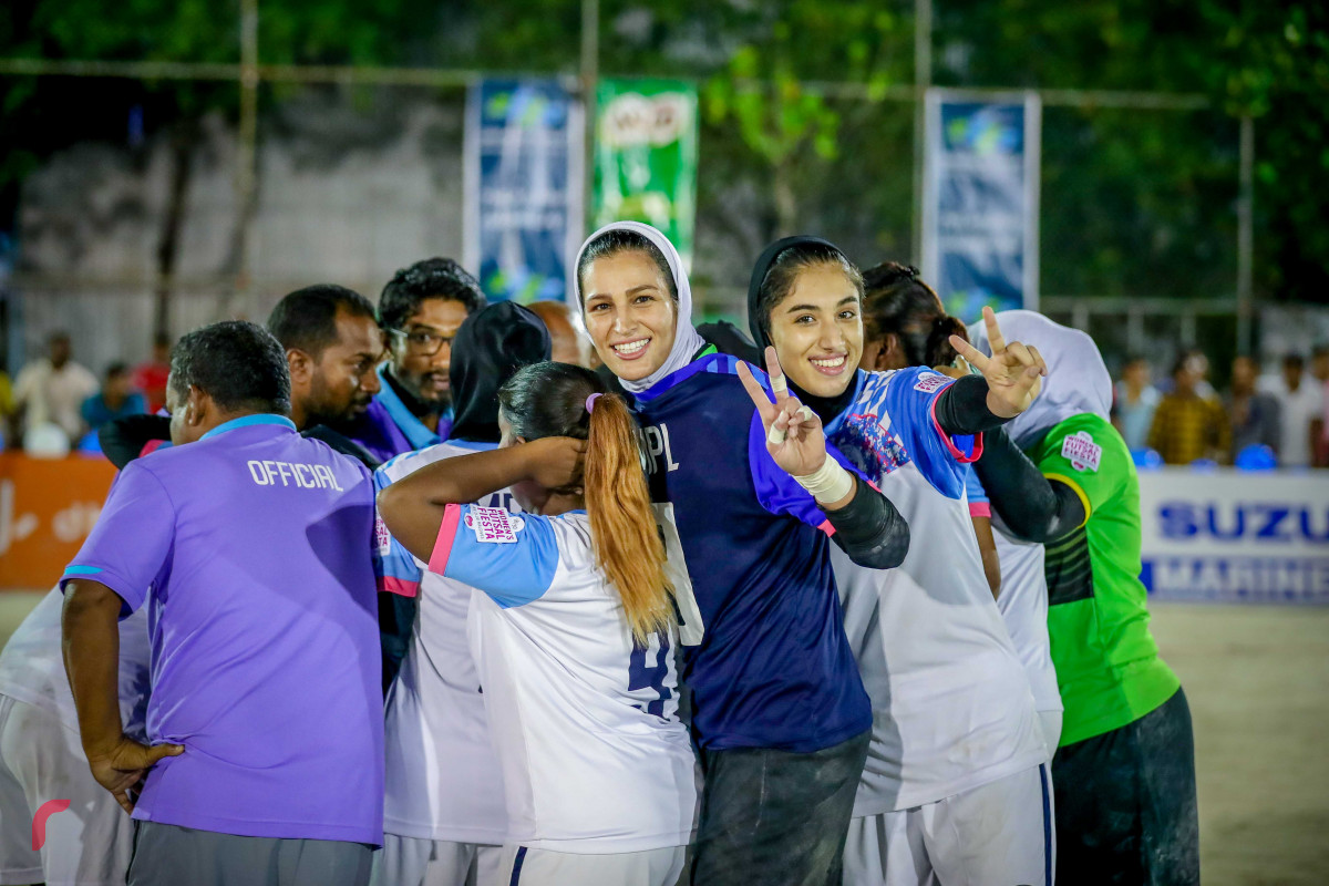 އޭޕްރިލް 17، 2018: ކްލަބް މޯލްޑިވްސް ކަޕްގެ ފައިނަލްގައި އެމްޕީއެލް އާއި ޕޮލިސް ބައްދަލުކުރި މެޗްގައި އެމްޕީއެލް ޗެމްޕިއަންކަން ހޯދުމަށް ފަހު އުފާފާޅުކުރަނީ