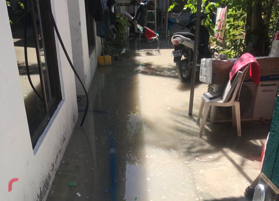 އޭޕްރިލް 18، 2018:މިހާރު ރާއްޖެއަށް ކުރަމުންދާ ވިއްސާރާގައި ތ. އަތޮޅު ތިމަރަފުއްޓަށް ބޯކޮށް ވާރޭވެހި ފެންބޮޑުވެފައި، ފެންބޮޑުވުމުގެ ސަބަބުން 13 ގެެއެއްގެ މީހުން ވަނީ ވަގުތީގޮތުން އެހެން ގެތަކަށް ބަދަލުކޮށްފައި