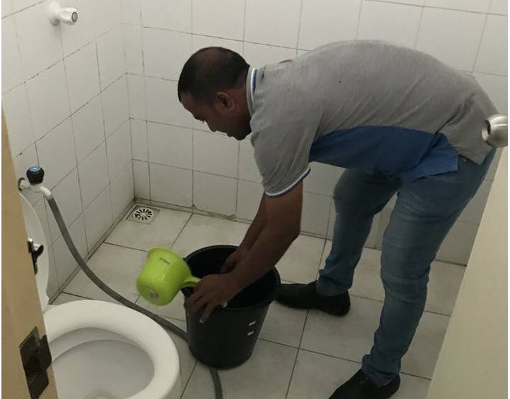 ކައުންސިލަރު ފައިސަލް ފާޚާނާ ސާފުކުރަނީ