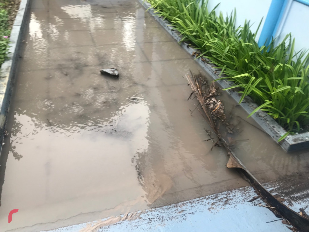 އޭޕްރިލް 21، 2018: މިހާރު ރާއްޖޭގެ އެކި ސަރަހައްދުތަކަށް ކުރަމުންގެންދާ ވިއްސާރާގައި ފުވައްމުލަކު ޕޮލިސް ސްޓޭޝަން ސަރަހައްދަށް އުދައަރާފައި: އުދަ އެރުމުގެ ސަބަބުން ހިފާ ގެންގުޅޭ ތަކެއްޗަށް ވަނީ ބޮޑެތި ގެއްލުންތަކެއް ވެފައި