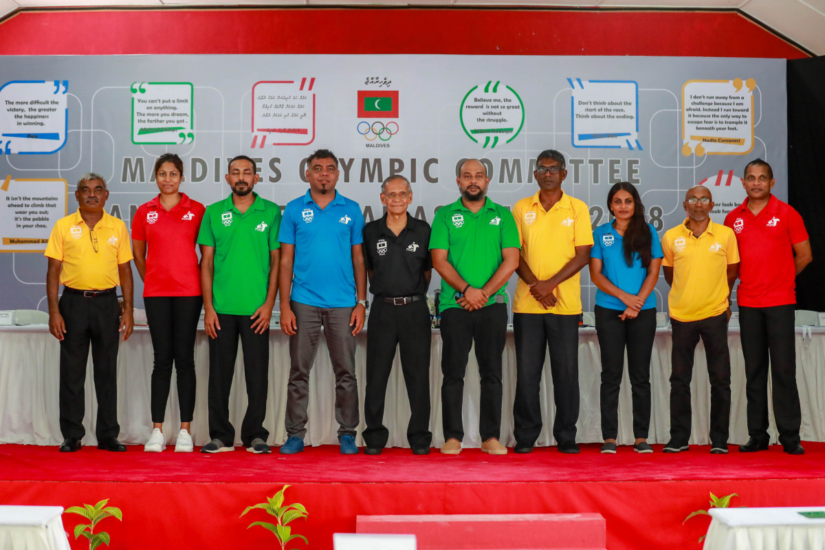 އޭޕްރިލް 21، 2018: ބ. ގޮއިދޫގައި ކުރިއަށްގެންދިޔަ މޯލްޑިވްސް އޮލިމްޕިކް ކޮމިޓީގެ އަހަރީ އާންމު ޖަލްސާއަށްފަހު އޮލިމްޕިކްސް ކޮމިޓީގެ އެކްސްކޯ ފޮޓޯއަކަށް ހުއްޓިލައިގެން -- ފޮޓޯ: އިމޭޖަސް އެމްވީ