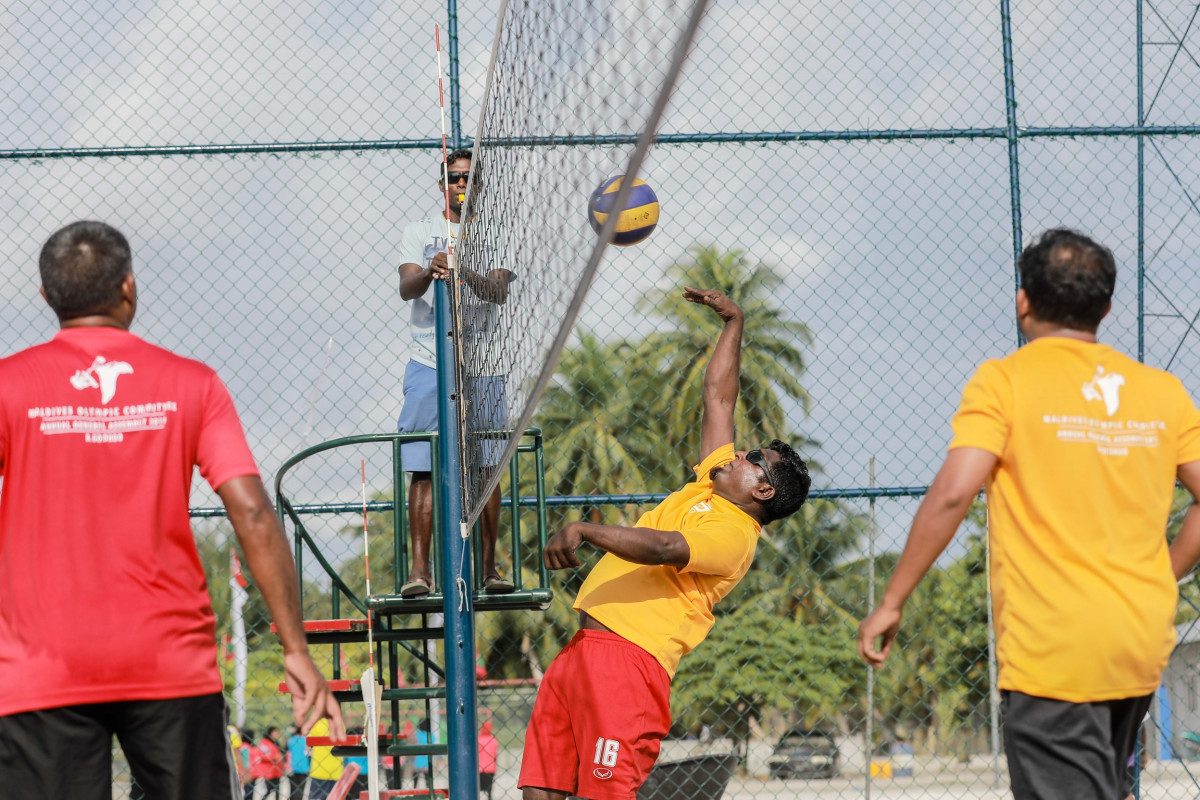 އޭޕްރިލް 21، 2018: ބ. ގޮއިދޫގައި ކުރިއަށްގެންދިޔަ މޯލްޑިވްސް އޮލިމްޕިކް ކޮމިޓީގެ އަހަރީ އާންމު ޖަލްސާއަށްފަހު އޮލިމްޕިކް ކޮމިޓީއާއި ގޮއިދޫ ރައްޔިތުން ގުޅިގެން ކުރިއަށްގެންދިޔަ ކުޅިވަރުގެ ހަރަކާތްތަކުގެ ތެރެއިން، މި ހަރަކާތްތަކުގައި ގޮއިދޫގެ ކުޅިވަރަށް ލޯބިކުރާ ގިނަ އަދަދެއްގެ ރައްޔިތުންނާއި އޮލިމްޕިކް ކޮމިޓީގެ މެމްބަރުން ވަނީ ބައިވެރިވެފައި -- ފޮޓޯ: އިމޭޖަސް އެމްވީ