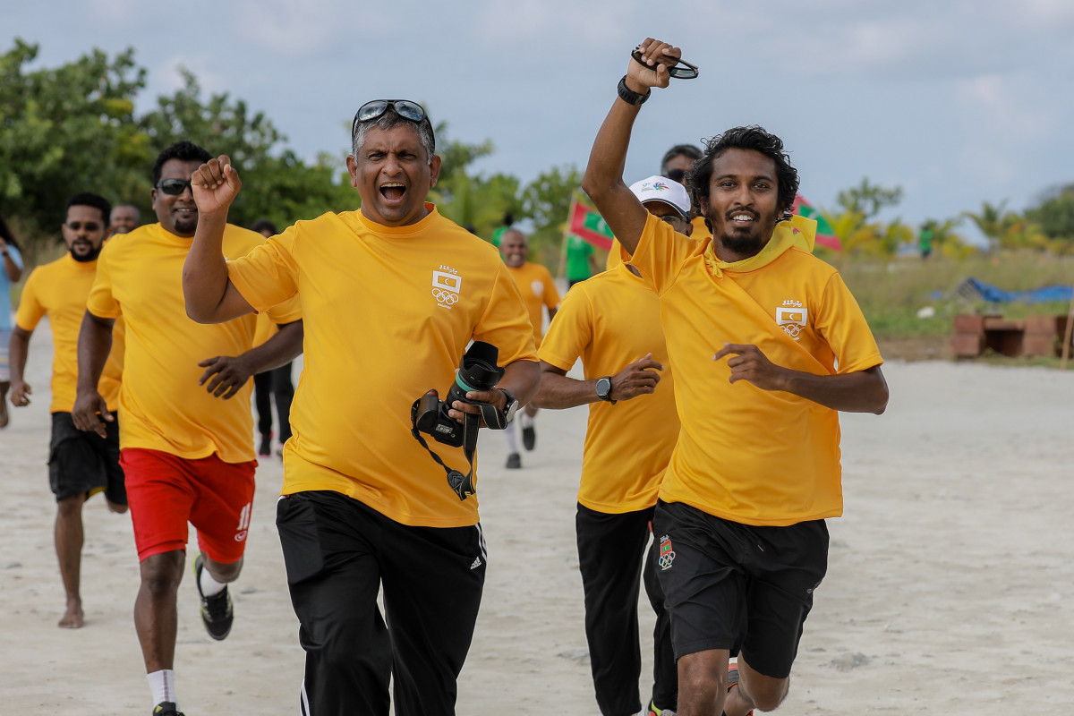 އޭޕްރިލް 21، 2018: ބ. ގޮއިދޫގައި ކުރިއަށްގެންދިޔަ މޯލްޑިވްސް އޮލިމްޕިކް ކޮމިޓީގެ އަހަރީ އާންމު ޖަލްސާއަށްފަހު އޮލިމްޕިކް ކޮމިޓީއާއި ގޮއިދޫ ރައްޔިތުން ގުޅިގެން ކުރިއަށްގެންދިޔަ ކުޅިވަރުގެ ހަރަކާތްތަކުގެ ތެރެއިން، މި ހަރަކާތްތަކުގައި ގޮއިދޫގެ ކުޅިވަރަށް ލޯބިކުރާ ގިނަ އަދަދެއްގެ ރައްޔިތުންނާއި އޮލިމްޕިކް ކޮމިޓީގެ މެމްބަރުން ވަނީ ބައިވެރިވެފައި -- ފޮޓޯ: އިމޭޖަސް އެމްވީ